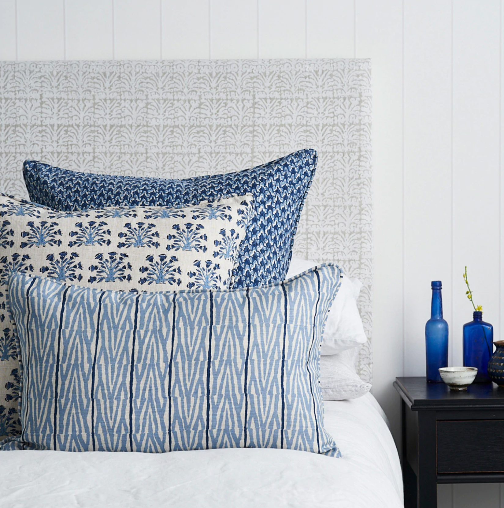 Samode Riviera Linen Cushion 20" x 20" | Newport Lamp And Shade | Located in Newport, RI